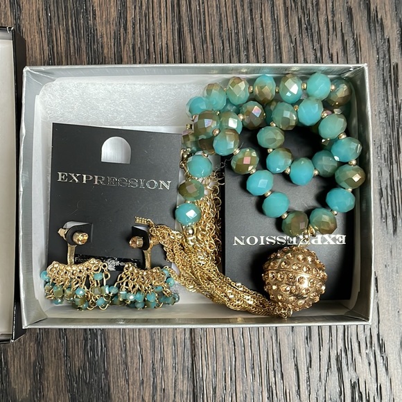 ⭐️NWT - Blue & Gold Matching Necklace and Earrings - Picture 4 of 4